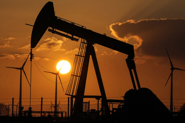 В&nbsp;&laquo;БКС&raquo; предрекли нефть Brent по&nbsp;$100 за&nbsp;баррель после ударов Ирана по&nbsp;Израилю 