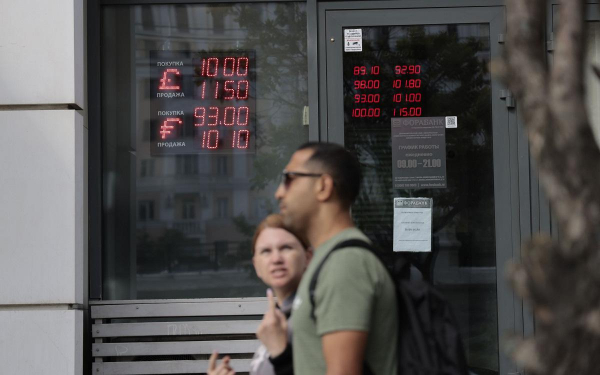 
                    ЦБ впервые с октября 2023 года поднял официальный курс евро выше ₽102

                