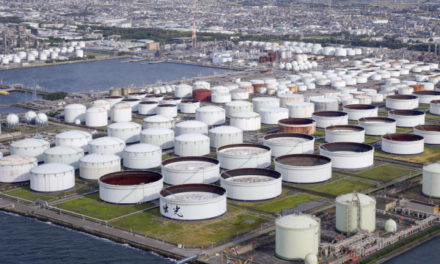 Цена нефти Brent упала ниже $82 впервые с 24 августа
