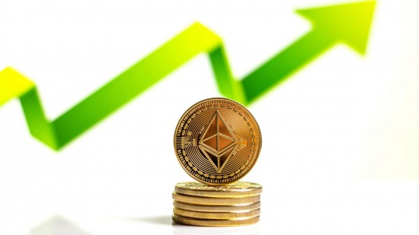 Ethereum завоевывает $2100: данные в цепочке рисуют путь к $2400