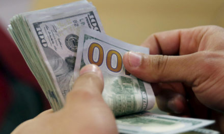 Курс доллара упал ниже ₽88 впервые с 30 июня