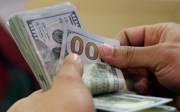 Курс доллара упал ниже ₽88 впервые с 30 июня