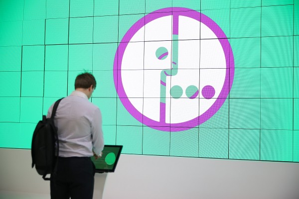 
                    Как перевести деньги с телефона карту: МТС, Tele2, &laquo;Мегафон&raquo;, &laquo;Билайн&raquo;

                