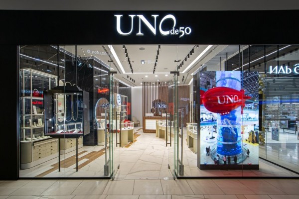 Компания Inventive Retail Group открыла флагманский магазин UNOde50 Компания Inventive Retail Group открыла флагманский магазин UNOde50