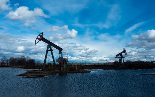 Bloomberg предупредил о самом длительном падении цен на нефть с 2018 года