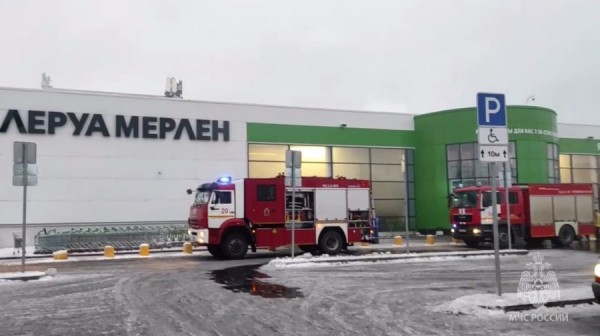 В Санкт-Петербурге загорелся «Леруа Мерлен»