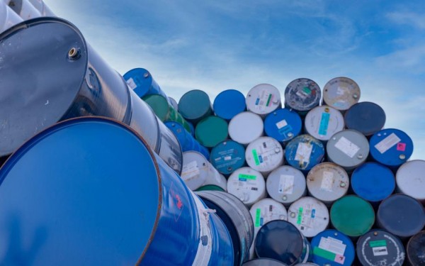 Цена на нефть марки Brent поднялась выше $80 впервые с 12 января