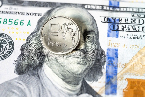 Экономист Перепелица: курс доллара вряд ли превысит 100 рублей в 2024 году