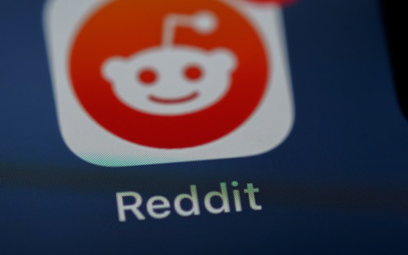 
                    Акции Reddit взлетели на 70% в первый день торгов после IPO

                