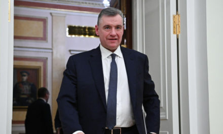 Слуцкий на встрече с Путиным предложил Зюганову поддержать отчет ЦБ и кабмина