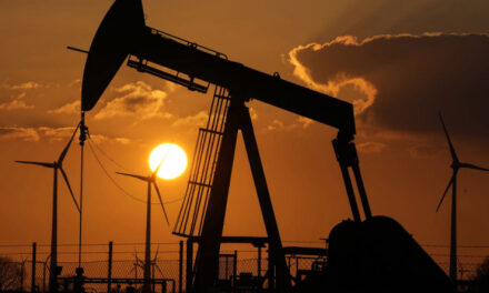 В «БКС» предрекли нефть Brent по $100 за баррель после ударов Ирана по Израилю