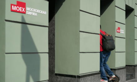 Частные инвесторы стали нетто-продавцами акций впервые с осени 2022 года