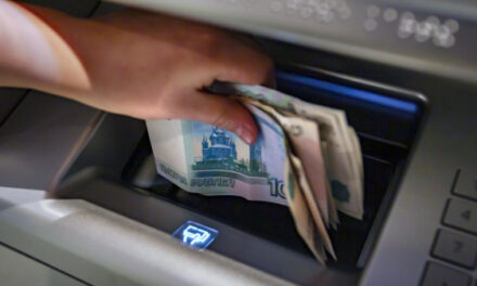 Эксперт Мейнхард: наличный оборот в России вырос за год на 13,7%