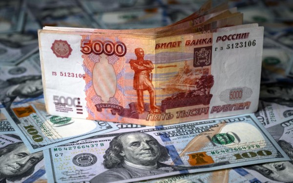Эксперты Aigenis заложили доллар по ₽110 в конце года в худшем сценарии