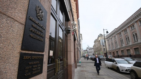 Минфин с 7 июня по 4 июля направит на покупку валюты 71,1 млрд рублей Минфин с 7 июня по 4 июля направит на покупку валюты 71,1 млрд рублей
