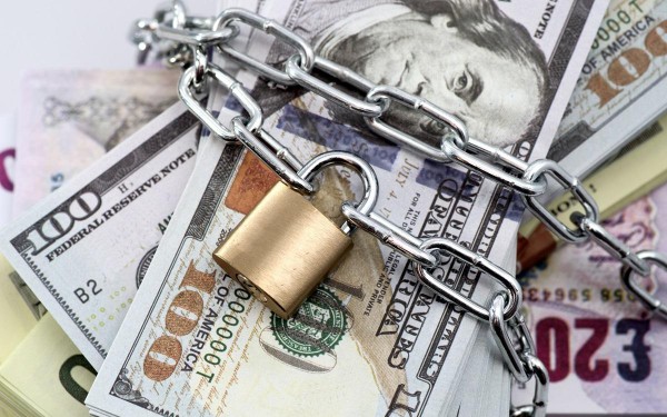 
                    Что будет с курсом доллара: прогнозы экспертов в новой системе координат

                