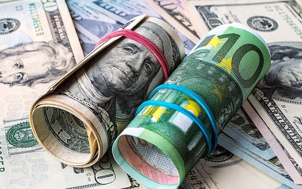 Объем торгов валютными фьючерсами на Мосбирже в июне взлетел на 80%
Объем торгов валютными фьючерсами на Мосбирже в июне взлетел на 80%