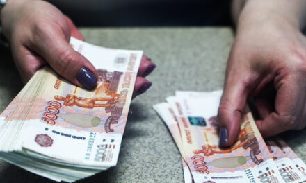 Разрыв между пенсиями работающих и незанятых упал на 17%