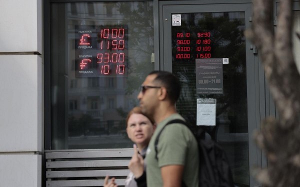 ЦБ впервые с октября 2023 года поднял официальный курс евро выше ₽102