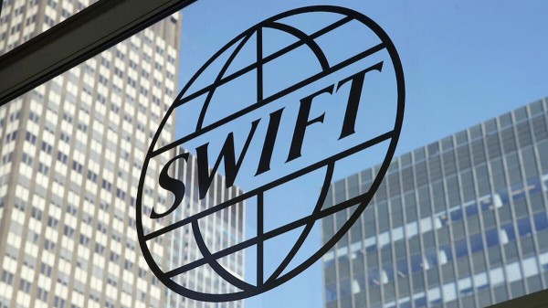 Матвиенко: платежная система SWIFT и доллар себя дискредитировали