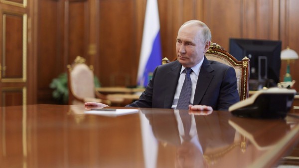 Путин поручил кабмину и ЦБ оценить влияние льготной семейной ипотеки на рынок