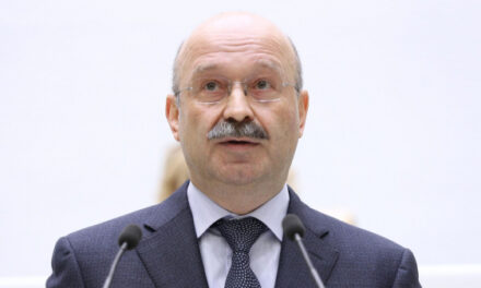 Задорнов: экономика России должна расти на 3,5 процента в год