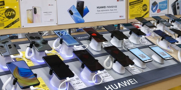 Продавцы электроники опасаются предустановленных потерь из-за RuStore