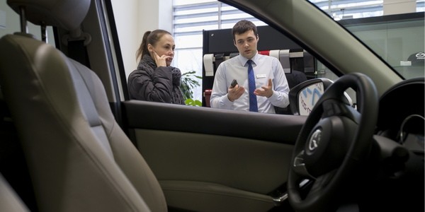 Авторынок «выгребает все, что есть на складах»