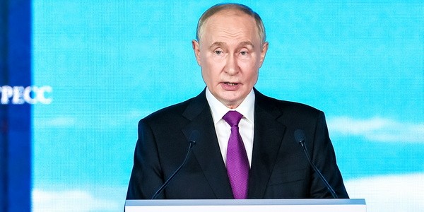 Путин предложил сохранить ставку по дальневосточной ипотеке