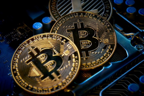Биткоин-инвесторы накопили почти 1 миллиард долларов в BTC, поскольку валютные резервы падают до новых минимумов