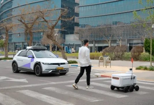 Uber начнет использовать в США роботизированные такси и роверы от стартапа «Яндекса» Uber начнет использовать в США роботизированные такси и роверы от стартапа «Яндекса»