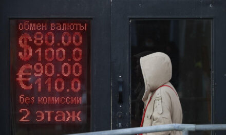 Официальный курс доллара ЦБ вырос почти на ₽1 и вновь превысил ₽97