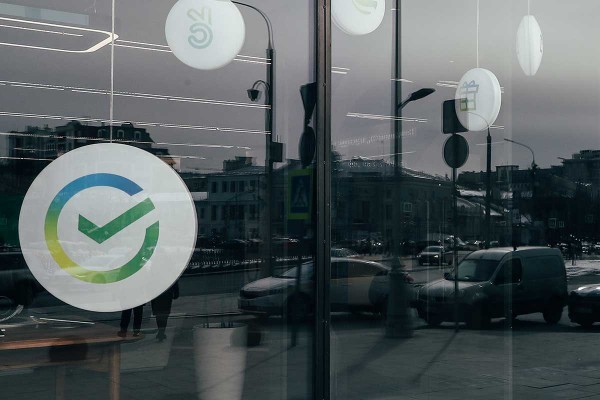 
                    Как оплатить по QR-коду, начисляется ли кешбэк и как вернуть такую оплату

                