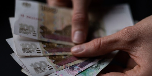 Основным инструментом найма остается зарплата