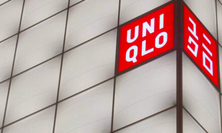 Uniqlo подверглась критике в Китае после высказываний главы компании о Синьцзяне