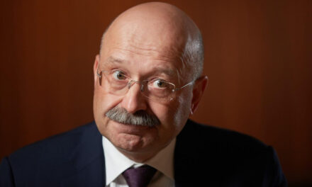 Экономист Михаил Задорнов дал совет, куда вложить ₽1 млн