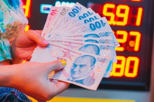 
                    Как открыть счет и получить карту в Турции в 2025 году

                