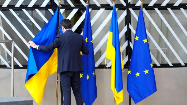Швейцарский сенатор Поджиа счел отказ пригласить РФ на саммит по Украине ошибкой