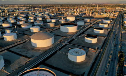 Цена нефти Brent впервые почти за месяц упала ниже $75 за баррель
