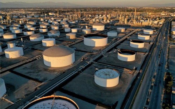 Цена нефти Brent впервые почти за месяц упала ниже $75 за баррель