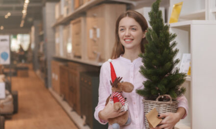 Wildberries: сколько ёлок россияне купили в декабре