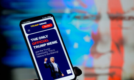 «Чистая спекуляция». Что такое мемкоины Трампов и стоит ли их покупать?