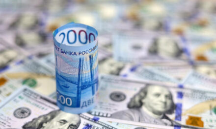 Официальный курс доллара США вырос более чем на ₽2 и приблизился к ₽100