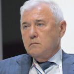 Депутат Аксаков: ЦБ не может указывать банкам принимать старые доллары