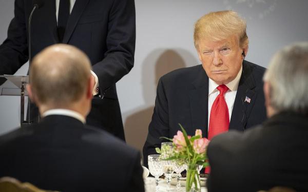 Что происходило в обменниках Москвы после звонка Трампа Путину
Что происходило в обменниках Москвы после звонка Трампа Путину