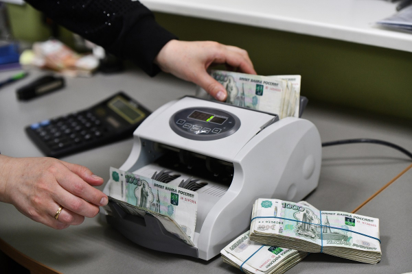 
                    Слухи о &laquo;заморозке вкладов&raquo;: возможно&nbsp;ли это в теории по мнению экспертов

                