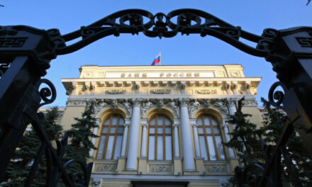 ЦБ продлил ограничения на снятие наличной иностранной валюты еще на полгода
