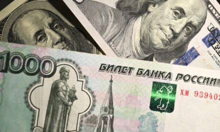 «На фоне ожидаемых переговоров». Почему дешевеет доллар и что будет дальше?