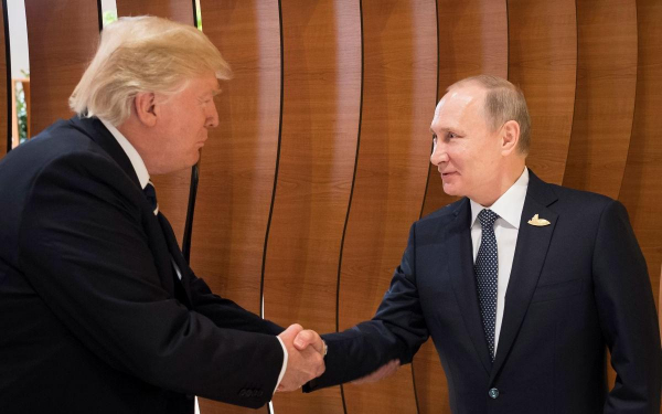 Российский рынок акций упал после разговора Путина и Трампа