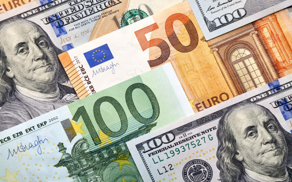 ЦБ установил курс доллара ниже ₽83 впервые с 20 марта
